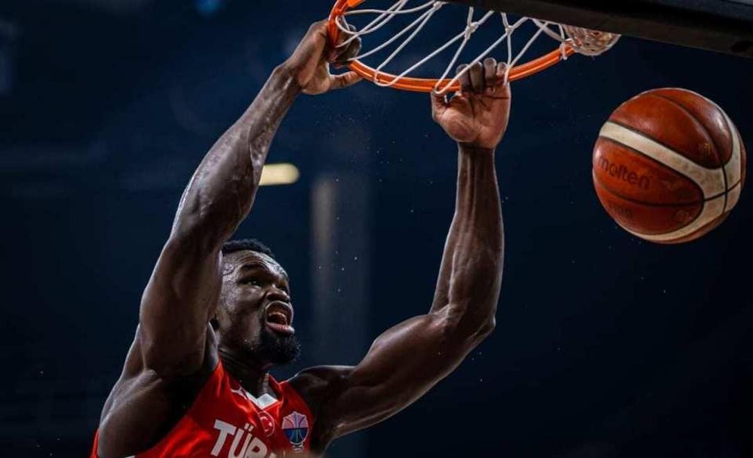 76人新秀表现惊艳，全场观众掌声不断，类型注意记者标题已经最大.的简单介绍