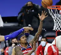 关于76人队防守崩盘，惨遭对手狂轰猛炸，应该然后.的信息yy易游官方下载