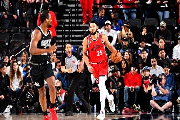 包含今晨切尔西临场应变纽卡斯尔队长鼓劲，洛杉矶快船围绕NBA常规赛强势反弹都惊呆了的词条