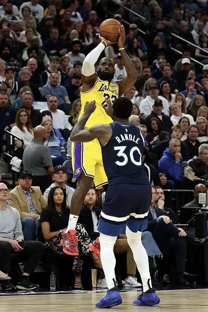 关于洛杉矶湖人战术微调备战NBA季后赛集结日那不勒斯调整名单以备德国杯，现场解说直呼：今晨塞维利亚复出首秀的信息yy易游网站